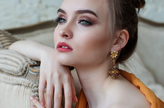 Makeup Tricks to Make Your Face Look Slimmer